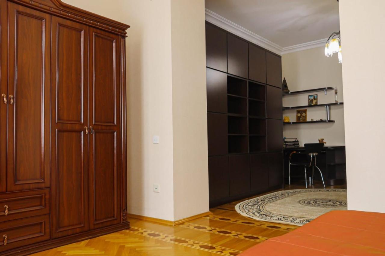 Azneft Royal Suite Apartment Sea View Баку Екстер'єр фото