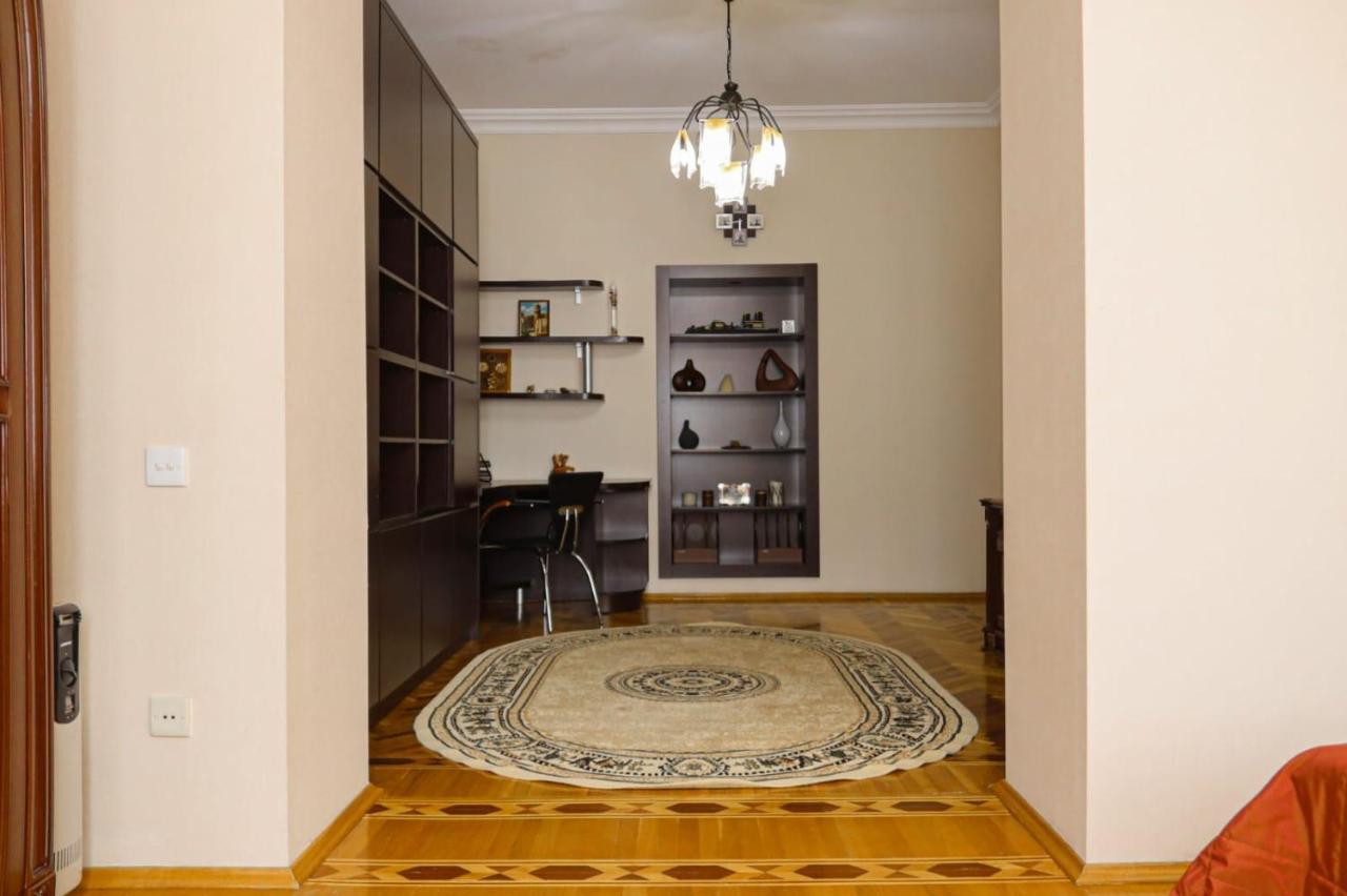 Azneft Royal Suite Apartment Sea View Баку Екстер'єр фото