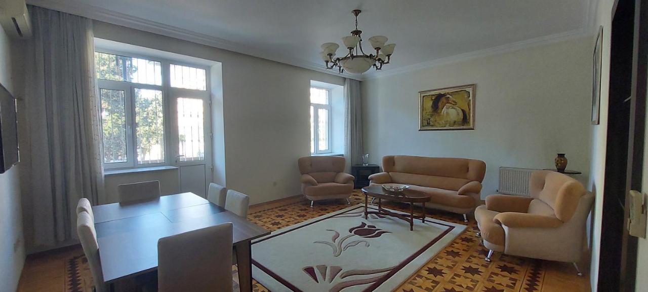 Azneft Royal Suite Apartment Sea View Баку Екстер'єр фото