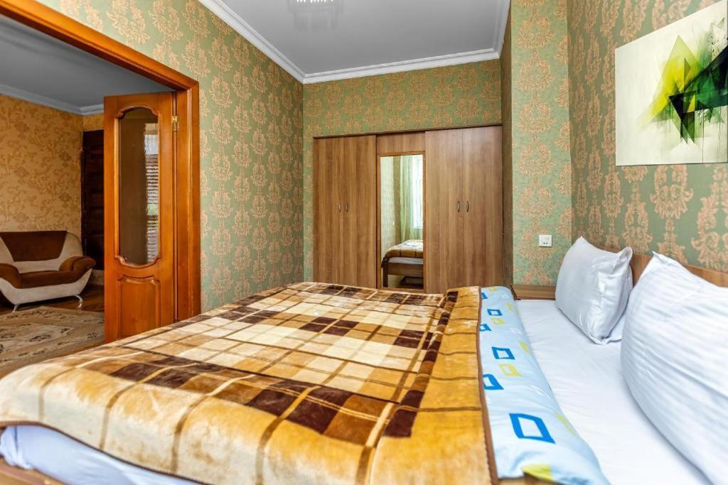 Azneft Royal Suite Apartment Sea View Баку Екстер'єр фото