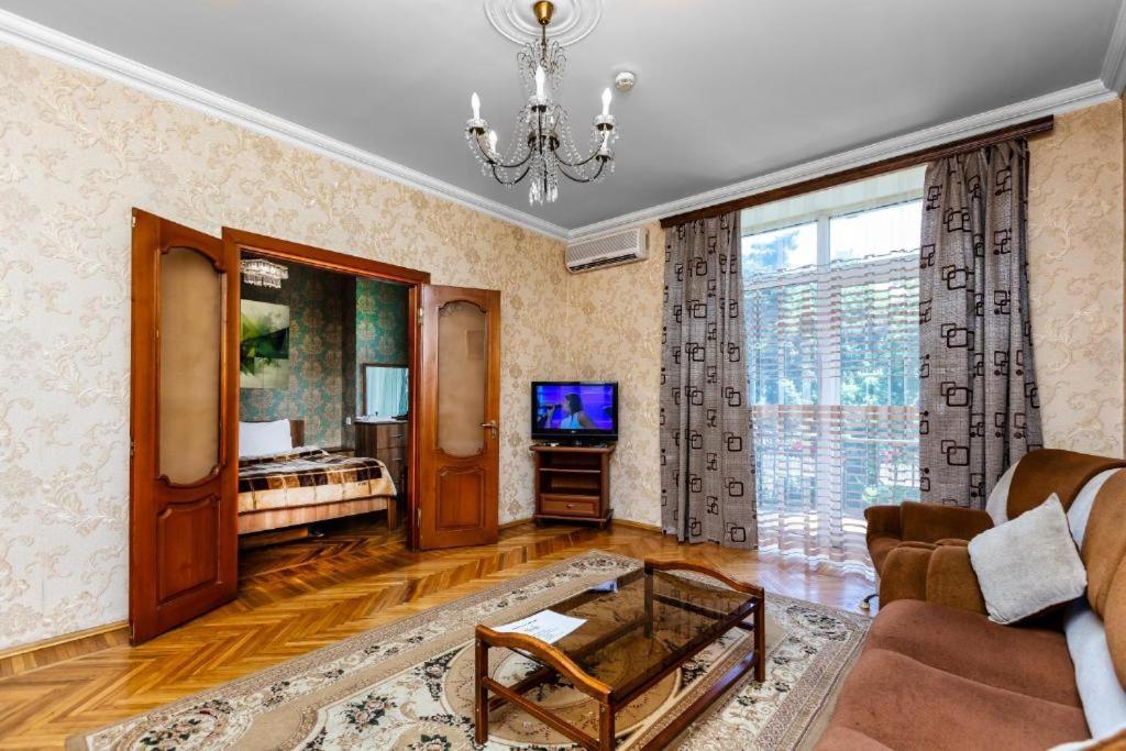 Azneft Royal Suite Apartment Sea View Баку Екстер'єр фото