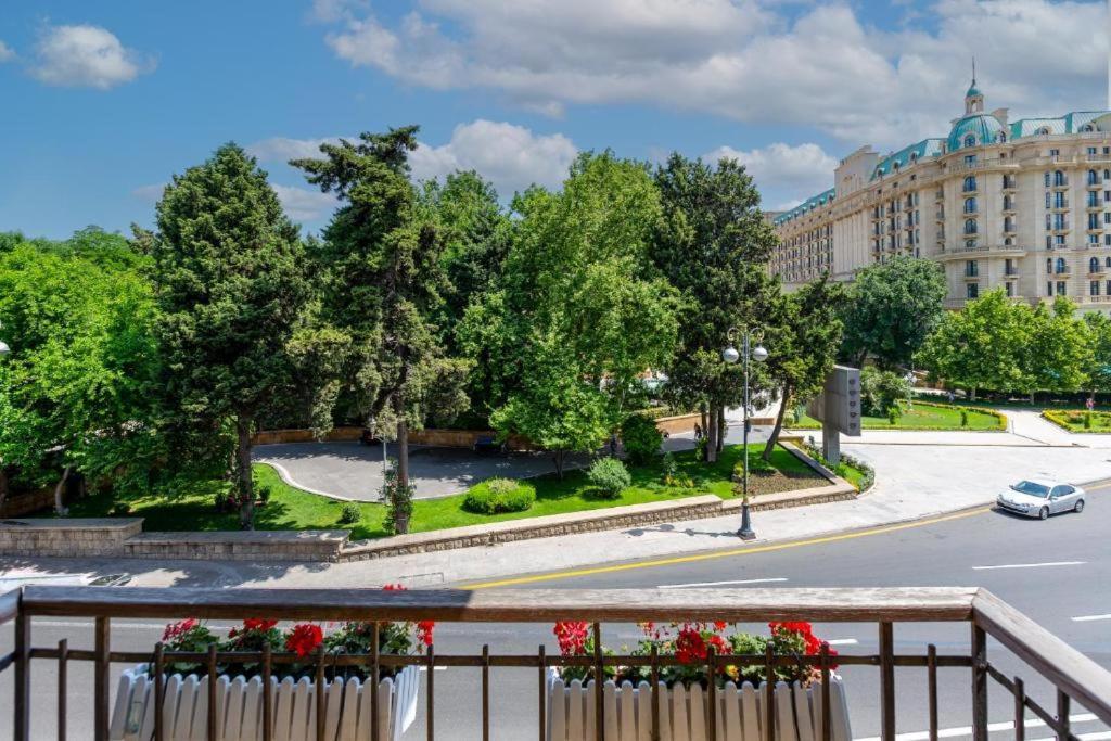 Azneft Royal Suite Apartment Sea View Баку Екстер'єр фото